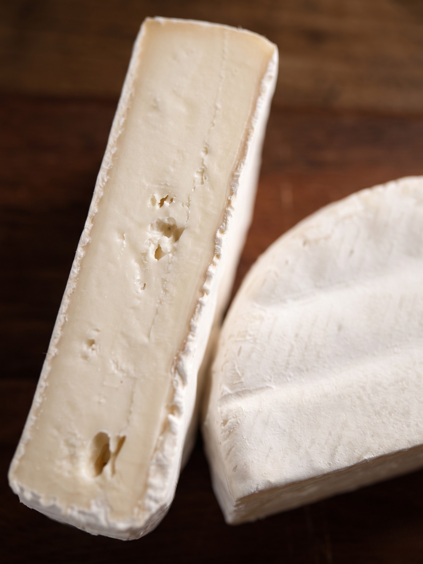 Camembert artesanal ideal para tablas de quesos.